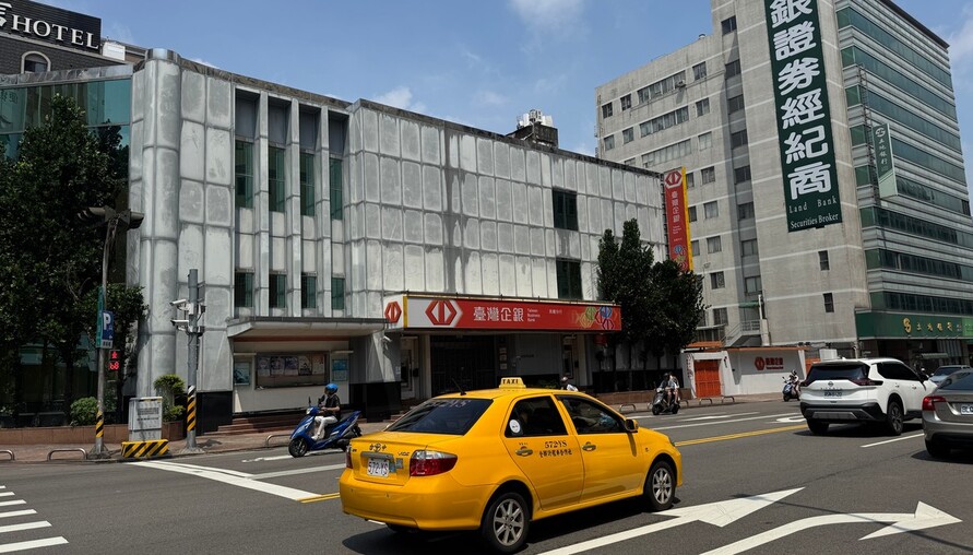 公股銀行消金策略大轉彎！房貸總量管制掐喉，理財型房貸與信貸成新戰場