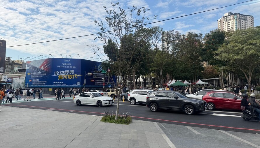 銀行挑客潮來襲！首購排隊警報解除，但高姿態審核才正要開始