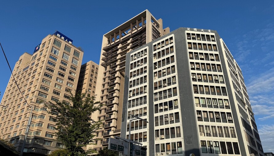 台股資金會轉進房市嗎？數據說「想買的多、真動的少」，關鍵門檻還沒破