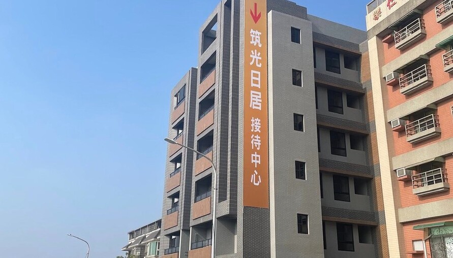 【阿明幫你看建案】高雄小港「筑光日居」實地開箱：2房28坪、3房32坪，低公設25.5%、單價28萬起，首購族能出手的景觀華廈