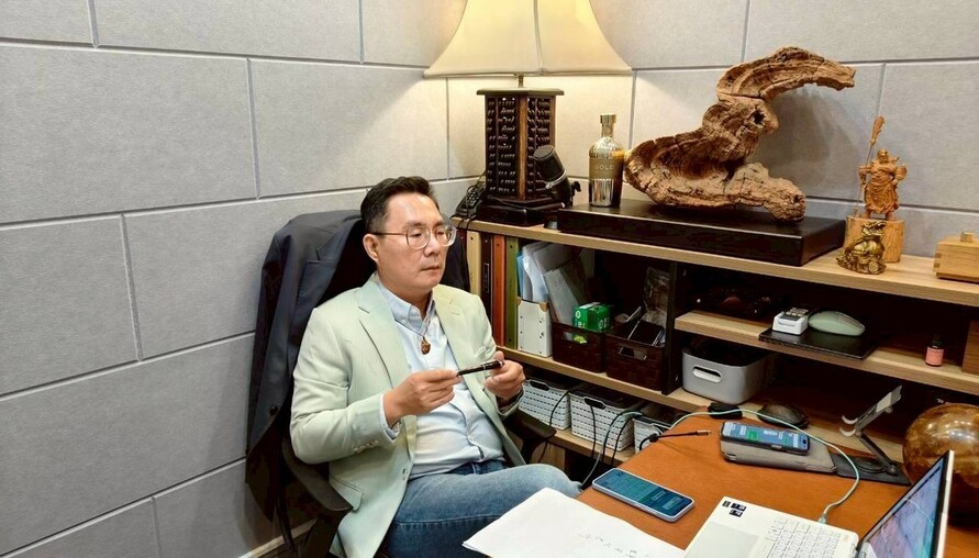 巴菲特退休前最後一課：市場是「附設賭場的教堂」，現金為王才是真理