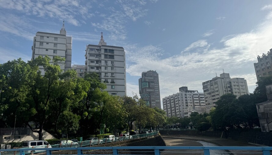央行示警房貸負擔仍重！交易量年減25％、待售新成屋破11萬宅　房市進入壓力測試