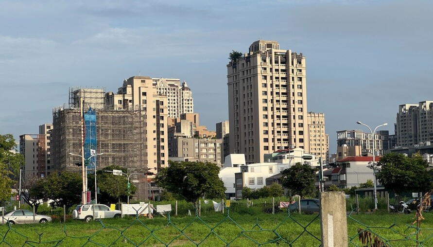 台股越衝，房市越悶？新竹高雄獨撐場面，年輕人先衝股市再買房