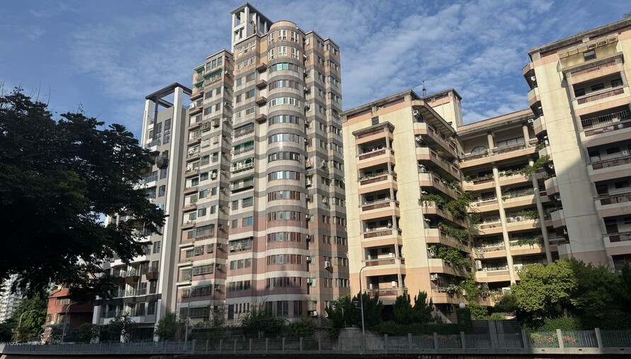 不是租補不能發，而是補貼不能變成「各部會搶錢大賽」