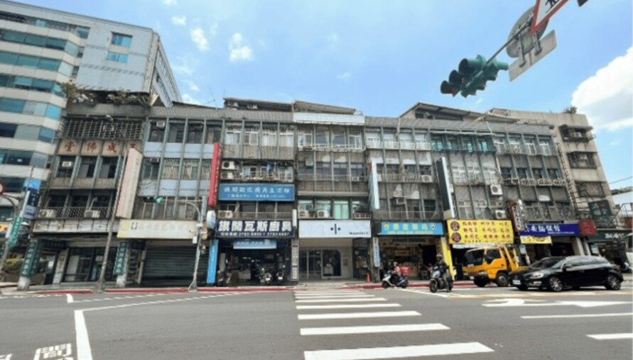 南港55年老聚落華麗轉身！國泰攜手三井拿下7599公辦都更首案 130戶矮房將變25層智慧綠建築