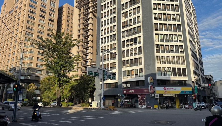 史上最大交屋潮來襲！去年17.67萬棟新屋炸出「創10年新高」！買賣移轉卻暴跌25.5％「創9年新低」！專家驚：實際買氣比數字更嚴峻！