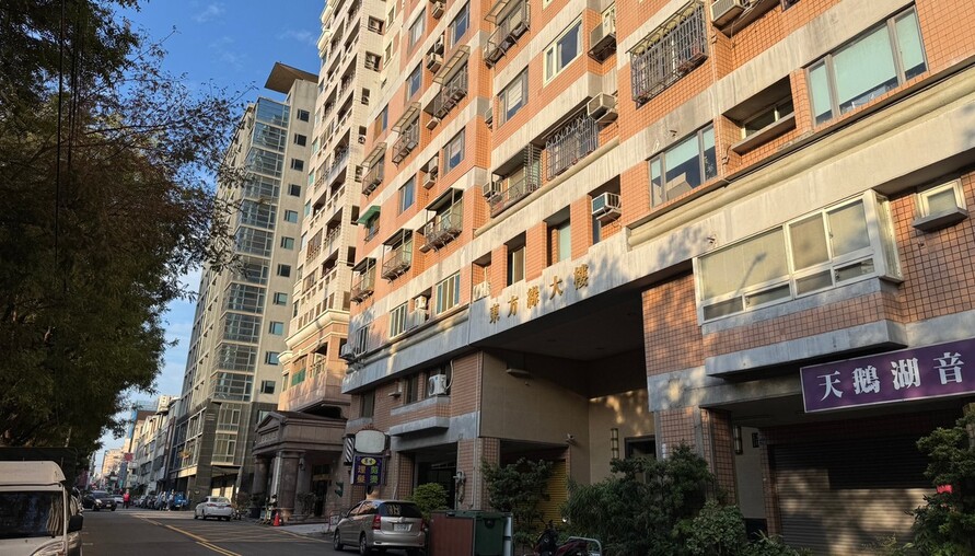 都更靠建商、社宅靠房東，政府除了發包補貼還會幹嘛？