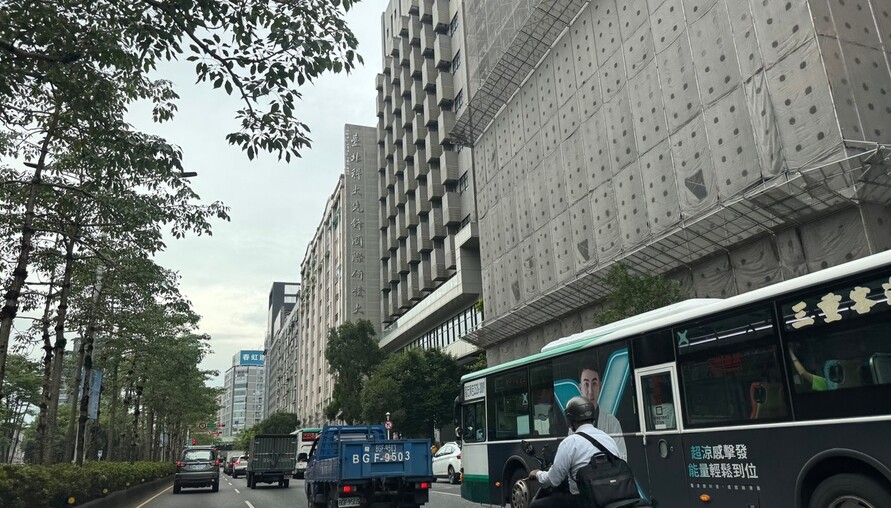 預售屋過戶再賣「隱形成本」曝光！仲介費ㄒ契稅、違約金⋯⋯專家：解約可能更划算
