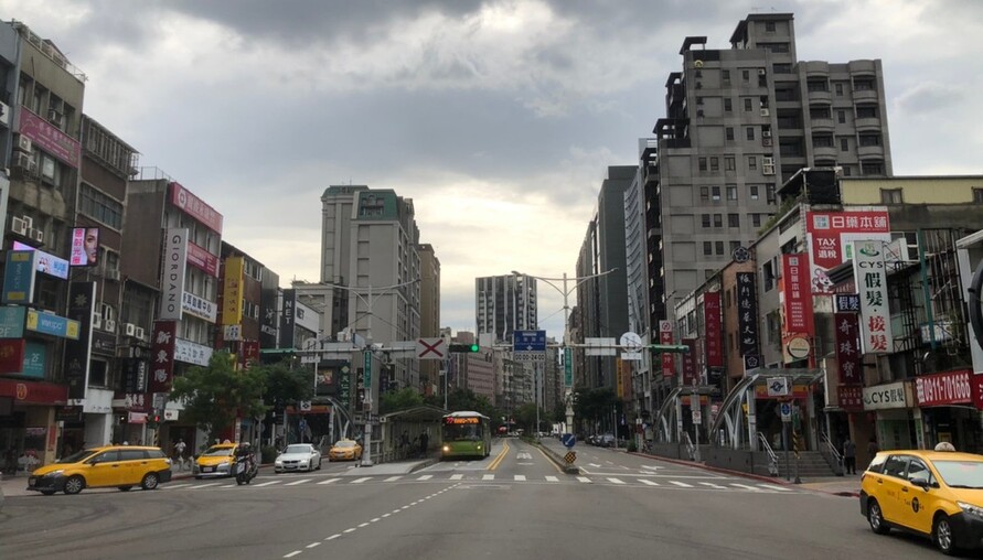 教會改建小豪宅身價高！ 大安區學區套房單價近200萬  附車位大套房誰買？ 信義區套房預售案總價破6000萬