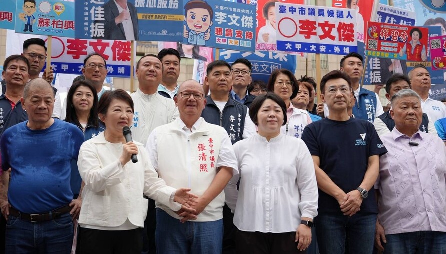 台中藍軍「母雞帶小雞」集體登記！盧秀燕、江啟臣、顏清標三巨頭同台　宣示全壘打