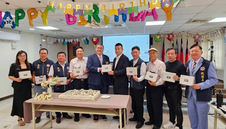 中秋慰勞新北刑大！甄啓剛率顧問團致贈破案獎金 張惠山：感謝弟兄守護治安