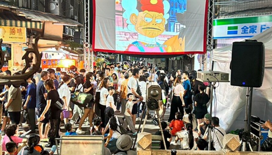 2026潮月新莊登場！侯友宜與民同樂 老街烤肉、戰鬥陀螺、露天電影一次滿足