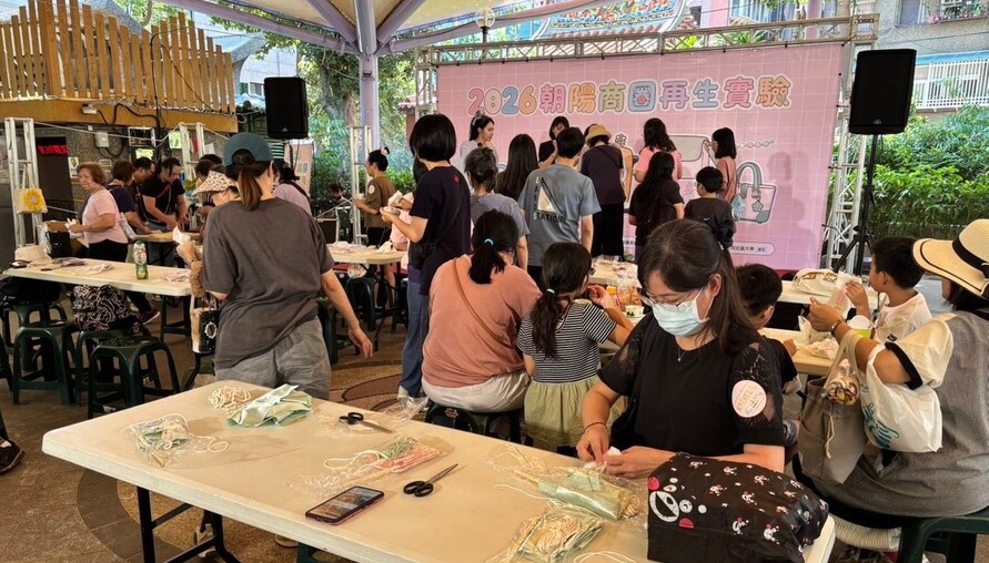 舊織品變身時尚包款！朝陽商圈再生實驗 165組作品競逐10萬獎金