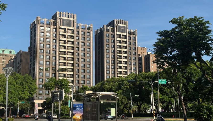 央行送暖變建商提款機？「兩戶合一」破解豪宅線 網友：打炒房打心酸的？