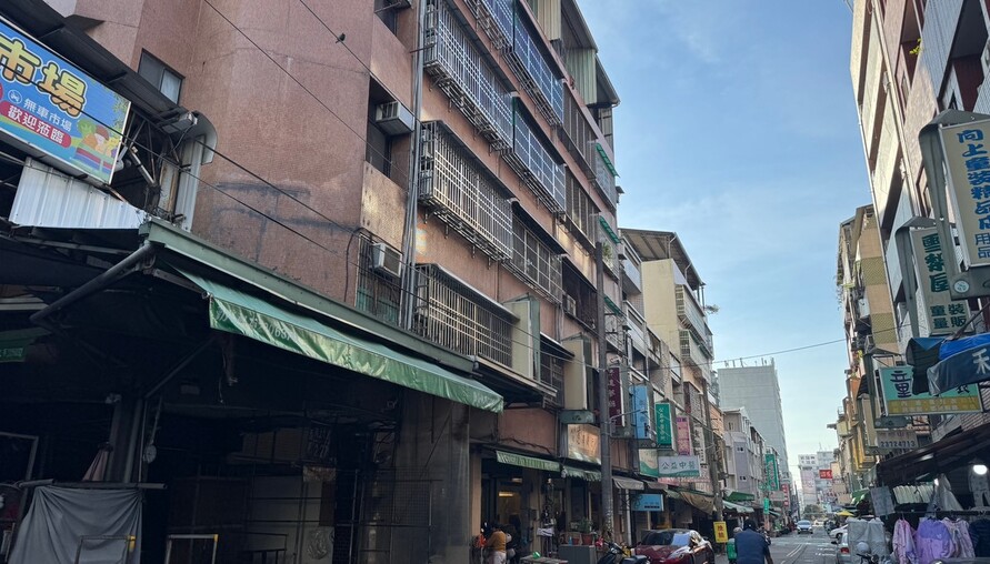 公寓頂樓加蓋24坪鐵皮屋近30年 新鄰居一狀告上法院 法官判拆 不當得利3491元?