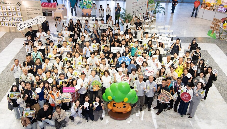 嘉義舊城創新生成果亮眼！黃敏惠發表城市IP「木吉」 集點換限定好禮