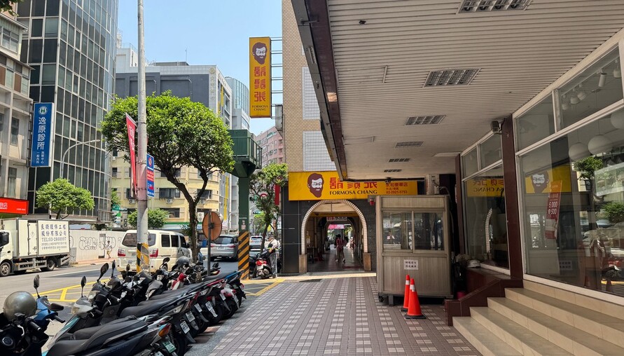 輪椅族回家好難！華廈門前「這幾階」擋路　3大解法、最高補助45%一次看