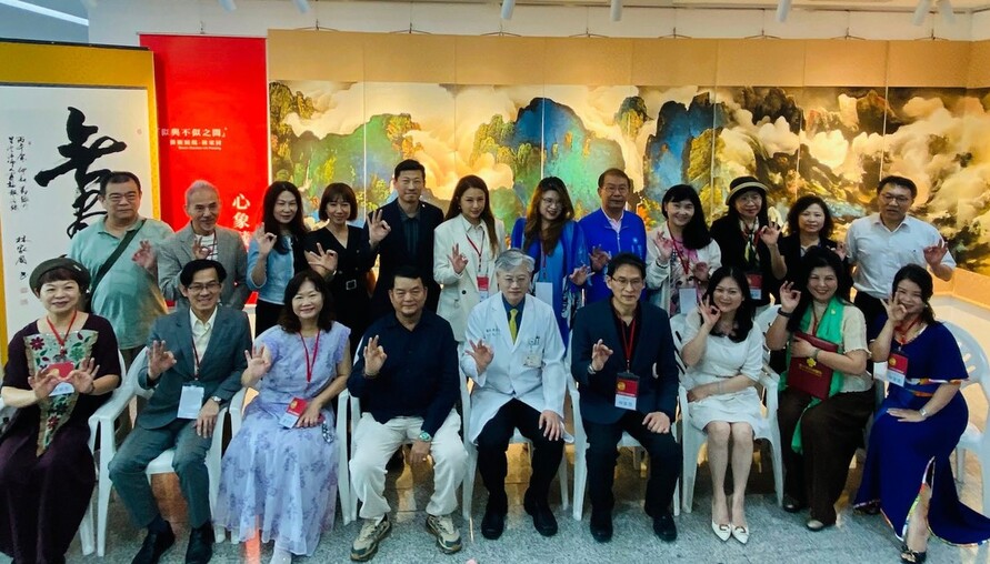 讓藝術走進醫院！《似與不似之間》13位藝術家聯展臺中榮總登場