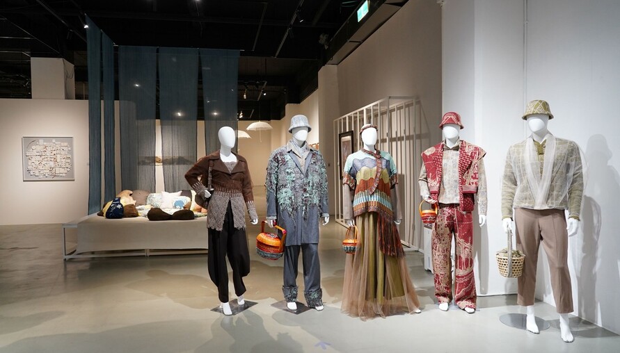 針線也能說故事！台中纖維創作獎首度迎來國際藝術家　47件作品展出至2027年2月底