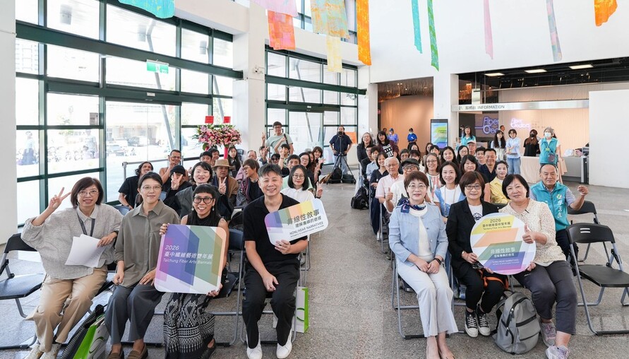 一條線串起亞洲6國故事！首屆台中纖維藝術雙年展開幕　18位藝術家用布料、光影打造藝術世界