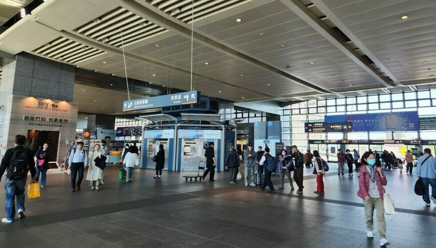 通勤到懷疑人生，40歲爸問，該賣掉透天換學區老華廈嗎？