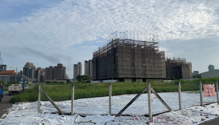 建築產業警訊蔓延 中小型建案資金斷鏈恐掀金融危機