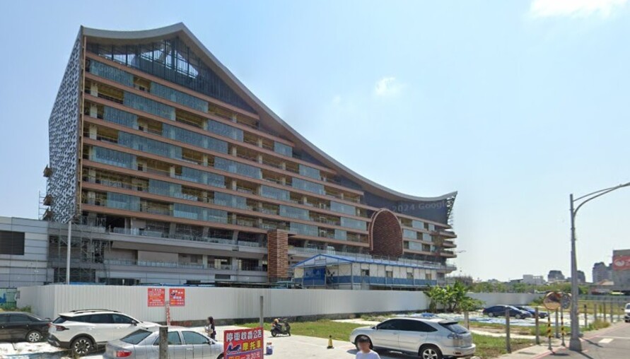 日均人流僅1.2萬「硬塞百貨影城」 專家痛批：把鳳山人當盤子 不如改做「全台最貴國民運動中心」