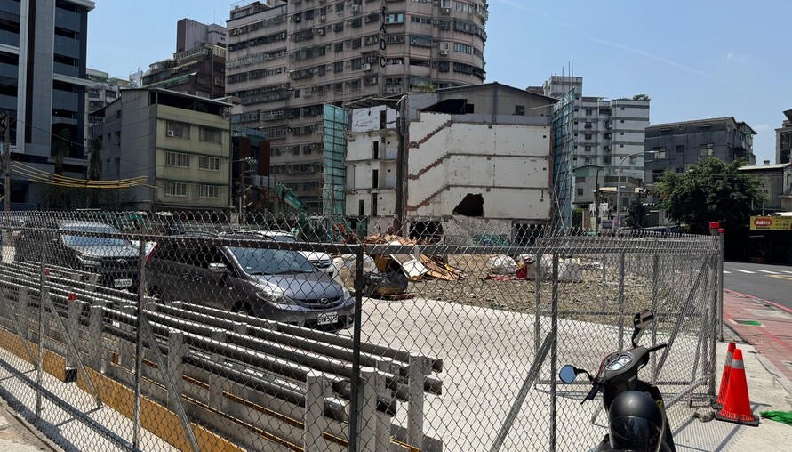 比建商更猛！蘆洲30戶阿公阿嬤組隊 把海砂屋變黃金大樓
