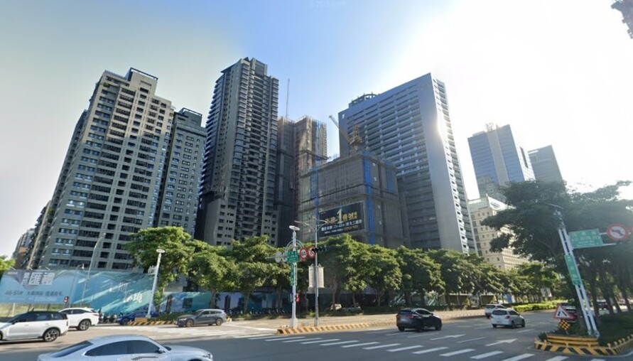 富豪資金逃殺，專家警告：豪宅市場崩盤將衝擊台灣經濟命脈