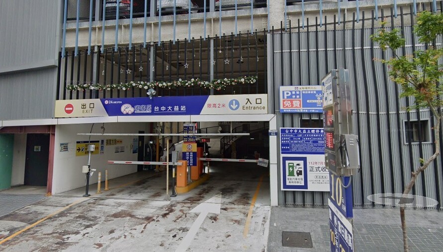 停車場一格停兩車惹議 社區管委會主委帶頭違規引爆住戶不滿