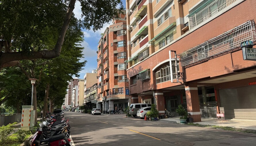 沒底薪還要求打卡？房仲業「假承攬真僱傭」爭議燒 律師：符合3條件就該給底薪