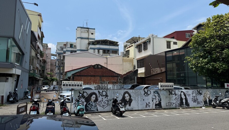 新房換老屋升級人生?網友掀辯:寧住40年老宅,也不忍受鄰居地獄 | M傳媒