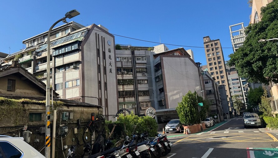 立面太陽光電登場!內政部推彩繪光電板 助建築近零碳轉型 | M傳媒