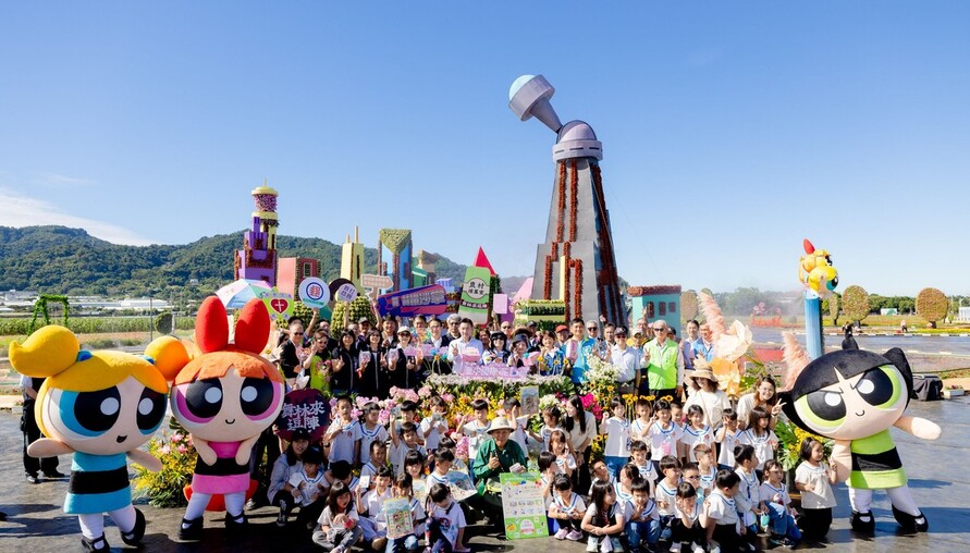 史上最大花毯降臨台中！飛天小女警領軍18米魔人啾啾城堡