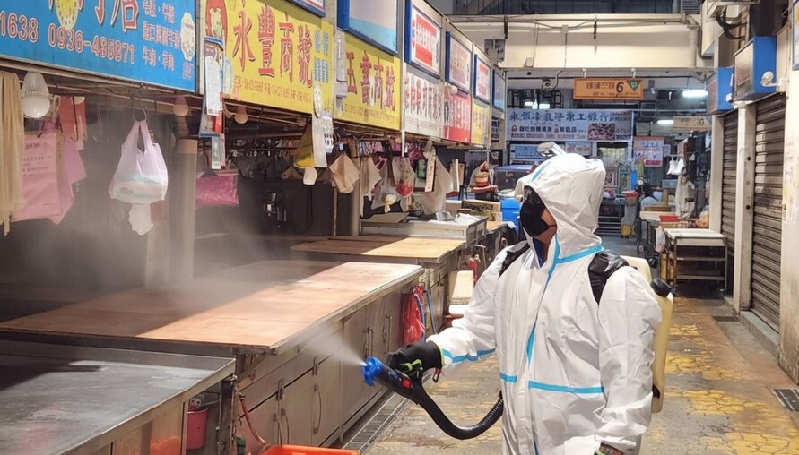 台中市場拚復業、防疫到位！豬肉攤全面清消，民眾安心買新鮮溫體豬肉
