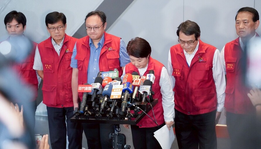 台中防疫風波 盧秀燕兩度鞠躬致歉：概括承受、引以為鑑