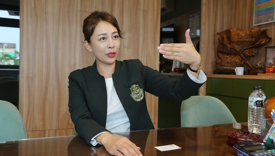 單親媽買房心聲：開門就看見媽媽在等你 房仲淚揭「成交背後的人性課」 | M傳媒