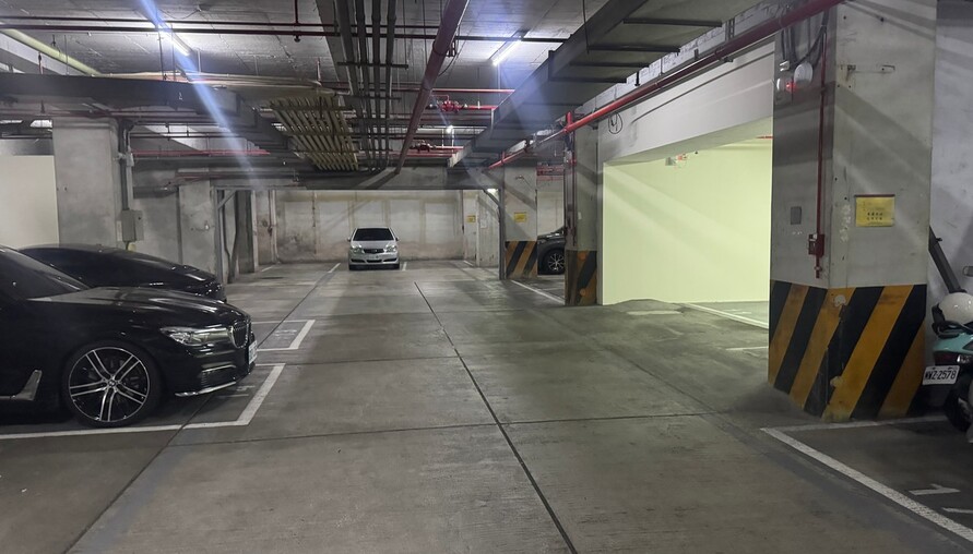 建商喊「車位快賣光」結果實登一年沒動？內行揭三大套路：你看到的熱銷可能是假的 | M傳媒