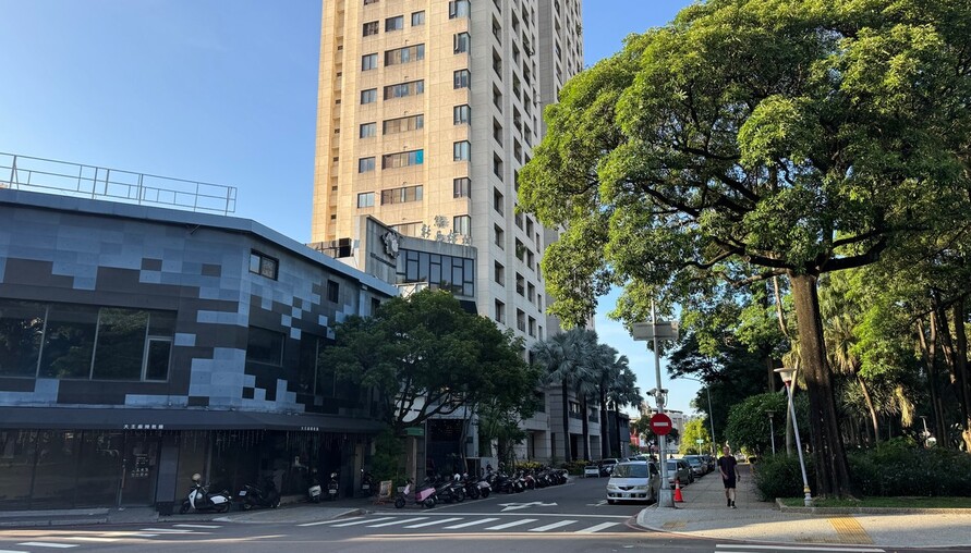 房仲服務費戰火再起！網友嗆「不想付就自己談」掀兩派論戰 | M傳媒