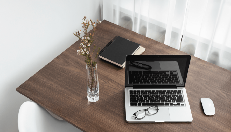 書桌擺放風水心理學破解指南！5 大宜忌、文昌位布局，提升辦公讀書效率！