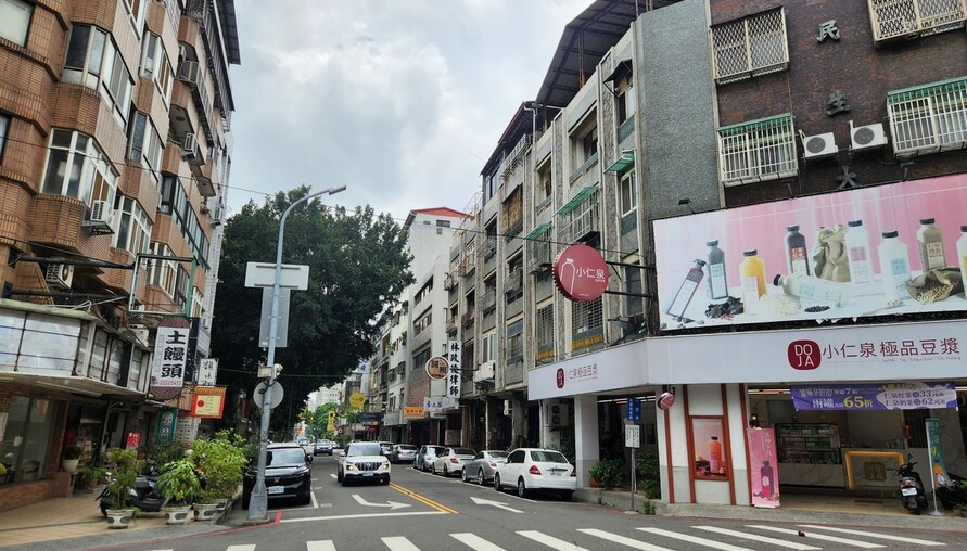 業績掛零的燈火：房仲店東在寂靜市場中的深夜獨白 | M傳媒