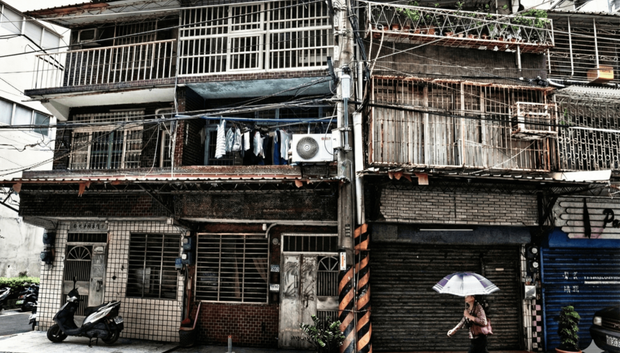 危老重建vs都市更新懶人包：稅賦減免、容積獎勵，老屋翻身哪種最有利？