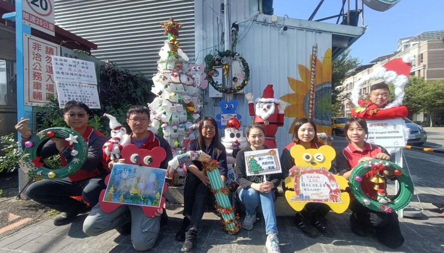 點亮永續聖誕　中市環保局打造「環保聖誕樹」成為溫馨打卡新亮點