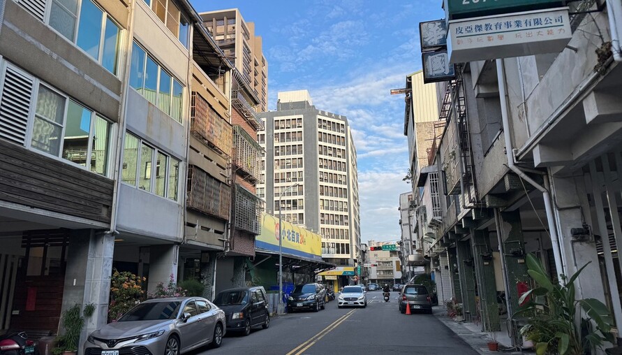 「高房價壓垮雙薪家庭！三十年債務遊戲，正在吞噬台灣的生育與未來」