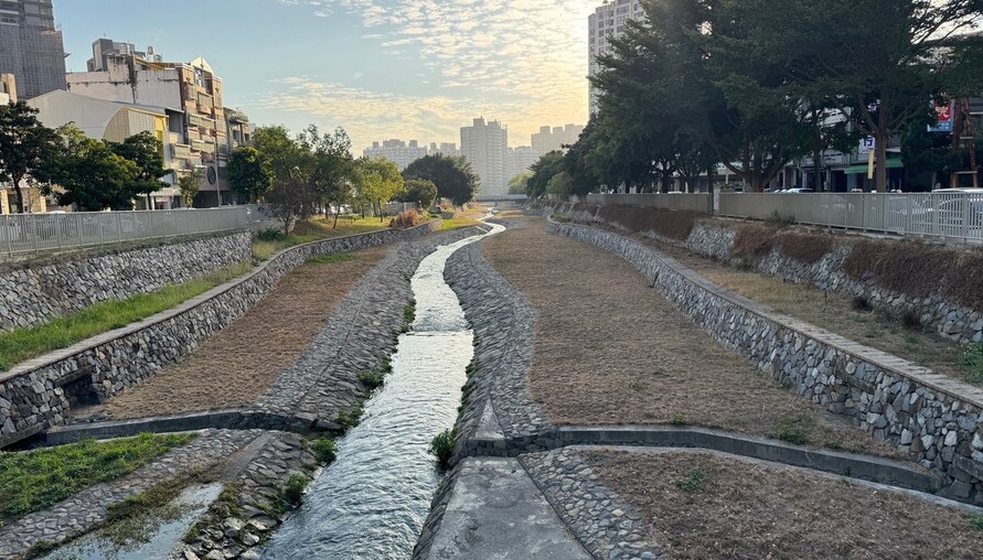 總薪資排行榜爆冷門：海運業奪冠、不動產業垫底，薪水差距令人咋舌 | M傳媒