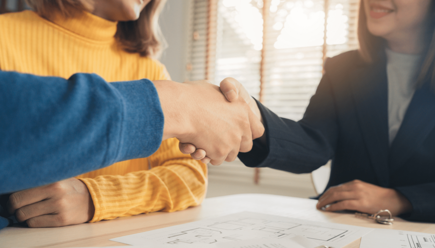 屋主簽專任約前必知！委託合約的 5 大「隱藏陷阱」與違約金計算，專家教你避開仲介風險！