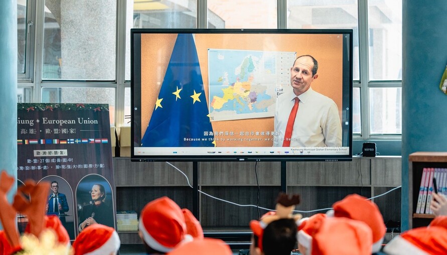 台歐友好迎聖誕！陳其邁、歐盟代表谷力哲拍片祝福　 台歐交流走進高雄校園 中央公園「歐風視窗」藏巧思