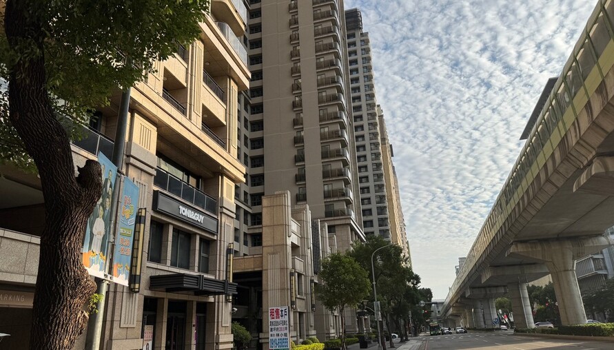 央行「軟中帶硬」箝住建商咽喉：一場看不見降價底線的耐力賽開跑 | M傳媒