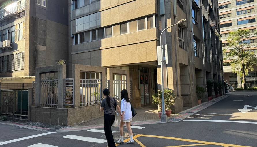 錢是自己的，我想讓我女兒當包租婆不行嗎？房價跌不跌，她自己決定 | M傳媒