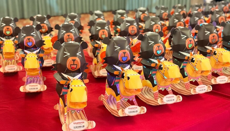 2026台灣燈會小提燈「喔熊馬抵嘉」超萌亮相！3月3日起限量發放 